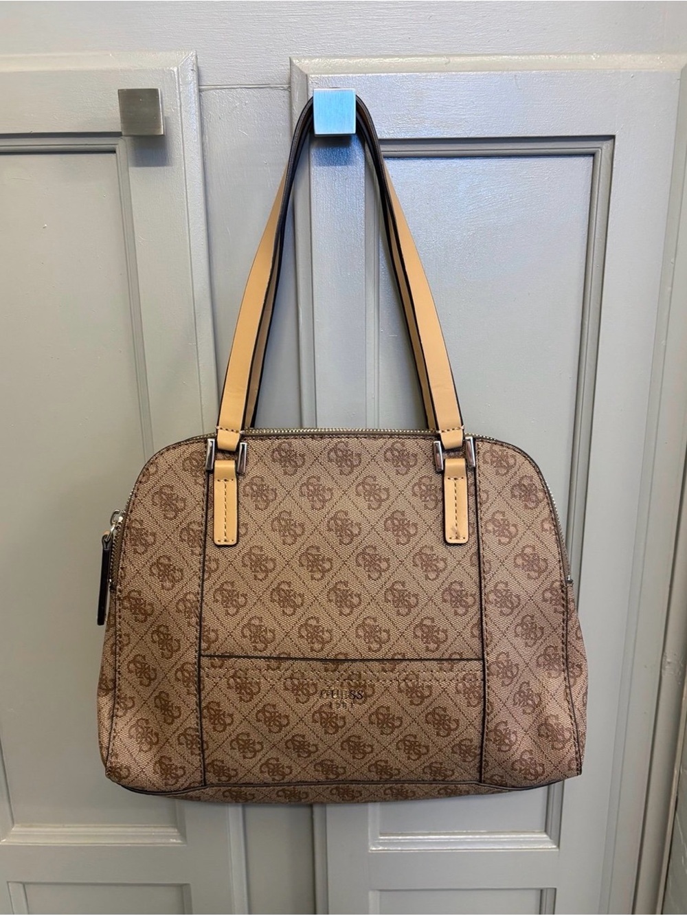 Guess Quattro G
Monogram Satchel
NWOT